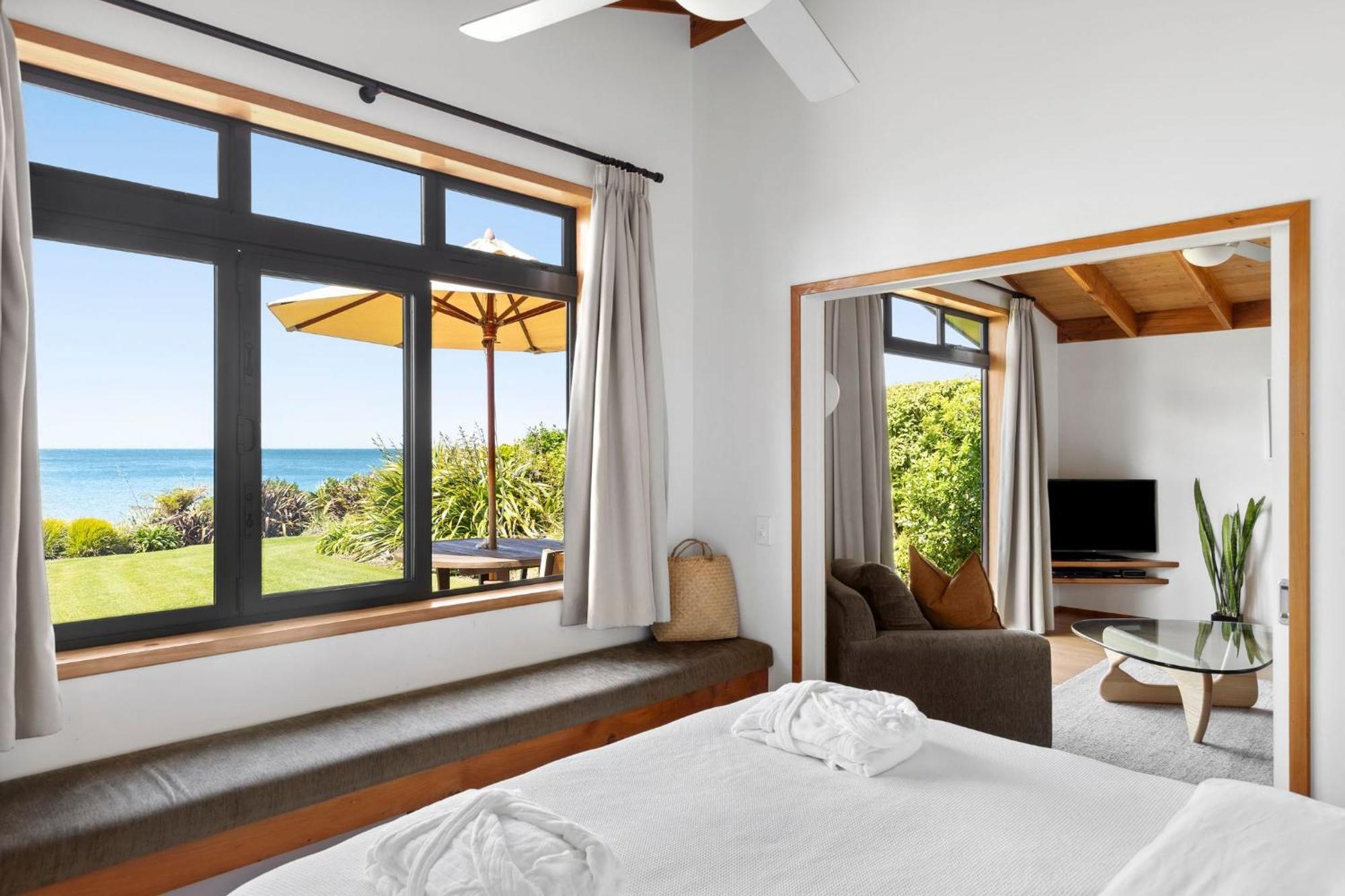 Adrift In Golden Bay- Absolute Beachfront Villas (Adults Only) Collingwood Esterno foto